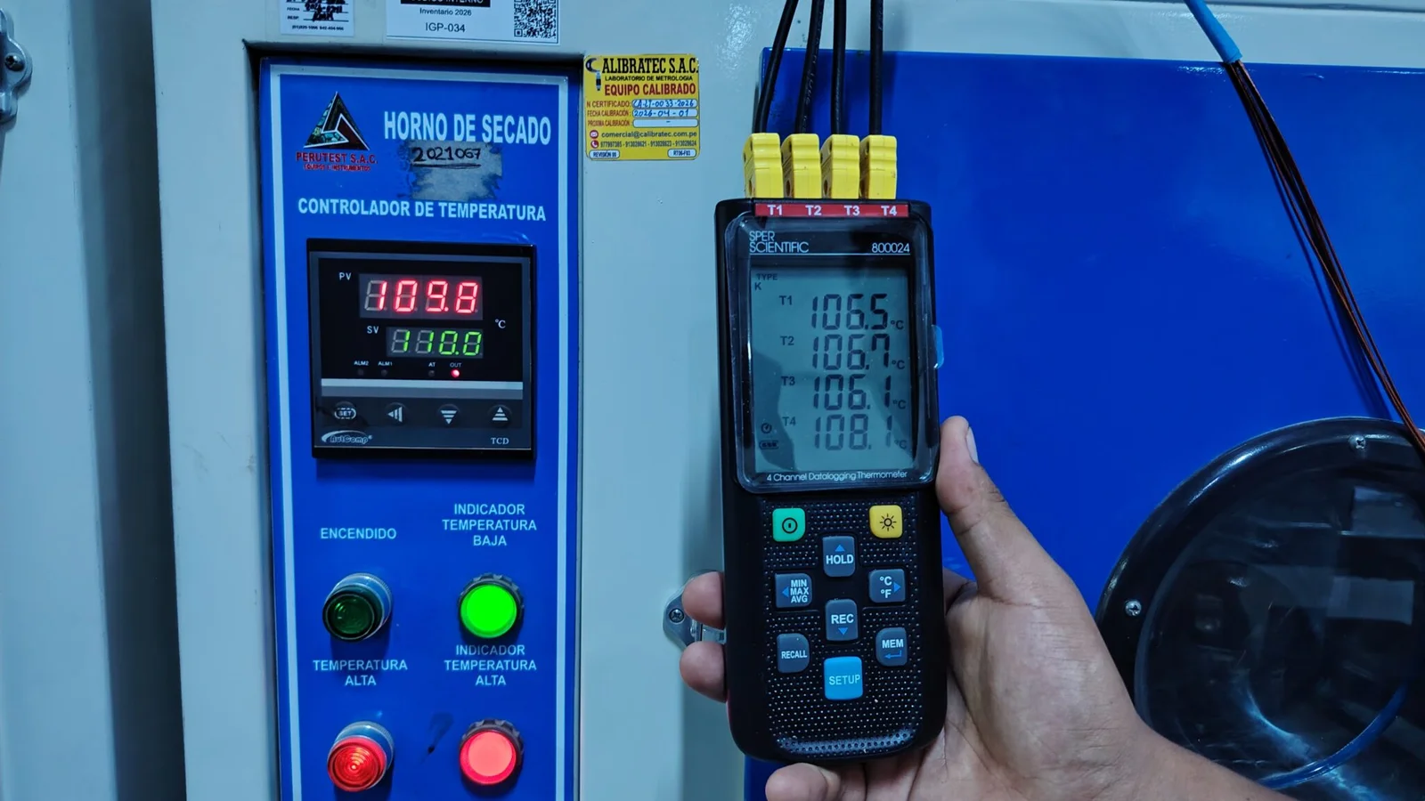 Verificación intermedia de la temperatura de un horno de secado mediante un termómetro de referencia